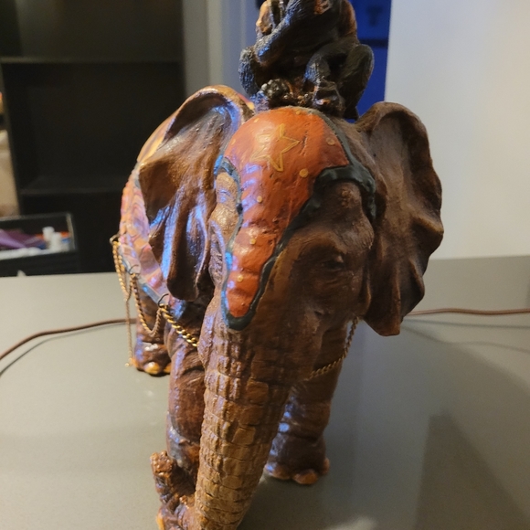 Barnum & Bailey Elephant with Monkey - Picture 7 of 16